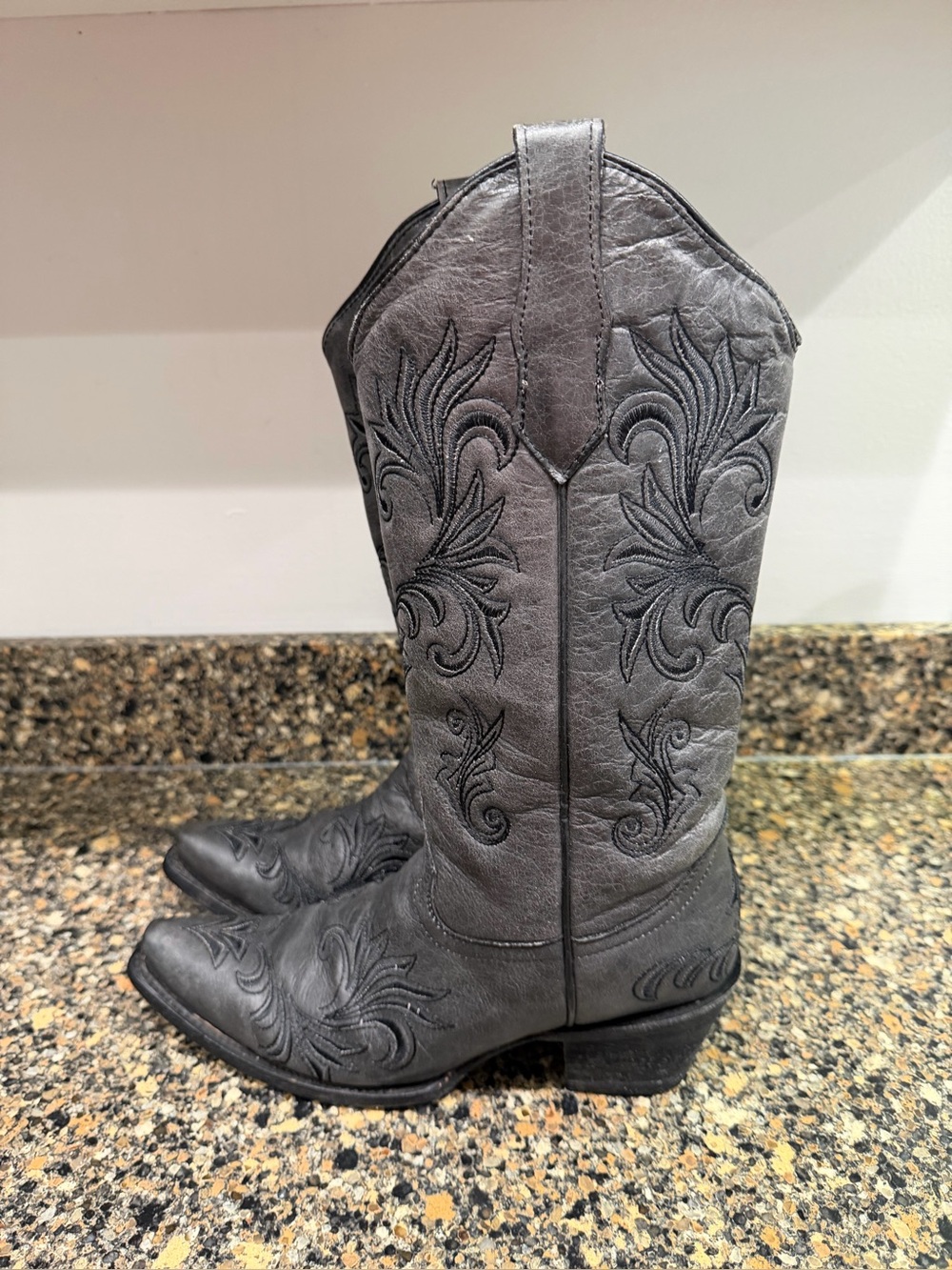 Women's circle G 8 black/Gray Embroidered Western Boots